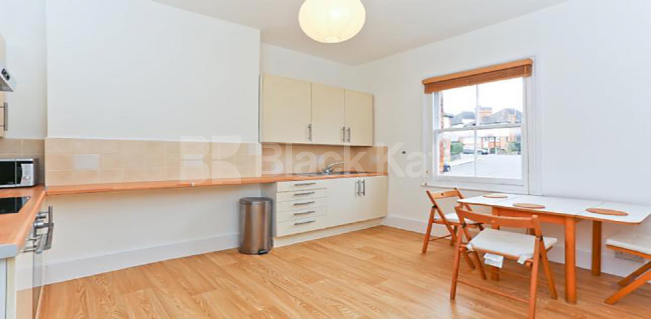 			HUGE ONE BED IN WATERLOW PARK / ARCHWAY! , Studio Apartment, 1 bath, 1 reception Flat			 Whitehall Park, ARCHWAY 